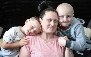 Em trai 3 tuổi hiến tủy cứu anh 7 tuổi bị ung thư