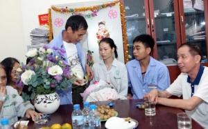 Đám cưới cảm động trước giờ lên bàn mổ