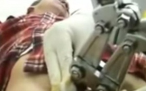 Đeo nhẫn vào 'của quý' để cầu hôn: Thất bại ê chề