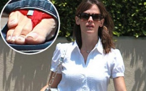 Nghiến răng làm đẹp: gọt chân cho vừa giày