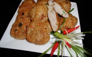 Dùng hàn the sản xuất chả cá