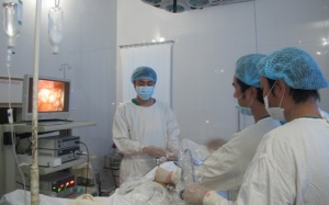 Lần đầu tiên bóc thai chửa ngoài tử cung bằng kỹ thuật nội soi