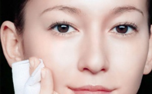 Những sai lầm khi tẩy trang khiến bạn xấu đi