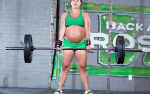 Bầu 9 tháng vẫn lập kỷ lục nâng tạ