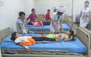 Bình Thuận: Hàng chục học sinh nhập viện vì ngộ độc đồ chơi lạ