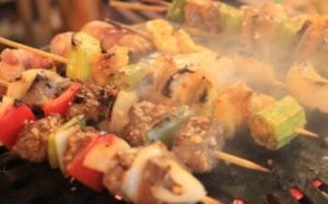 Cảnh báo: Cả que xiên thịt nướng cũng đẫm hóa chất gây ung thư