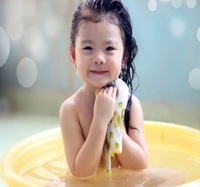 Tắm lá mảnh bát 'tiễu trừ' rôm sảy