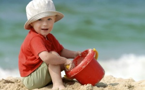 Xử trí khi trẻ say nắng, mệt lả do nóng