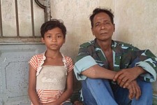 Vẫn chưa giải mã được bé gái 'ma cà rồng' hút máu trẻ con