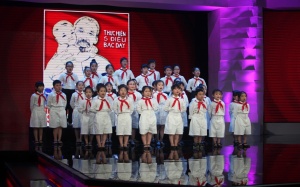 Nghệ sĩ tranh luận về dạy trẻ lòng yêu nước