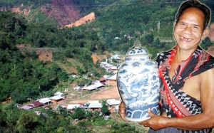 Rợn người nghe kể chuyện bị trừng phạt vì làm vỡ ché cổ linh thiêng