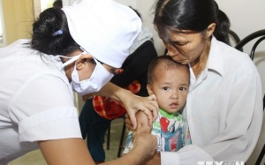 Quảng Trị tổ chức tiêm trở lại loại vaccine Quinvaxem cho trẻ