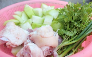 Khéo tay nấu canh bí đao giò heo