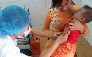 Trẻ em ở 100% xã, phường được tiêm vaccine viêm não Nhật Bản