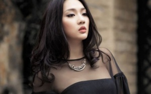 Quyến rũ với những set đồ đen đơn giản