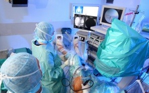 Nguy cơ khi thay khớp háng có xi măng sinh học