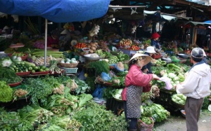 TPHCM: Giá rau củ, thịt gia cầm tăng mạnh