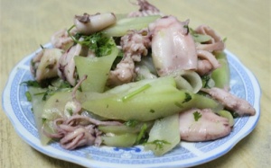 Đổi vị: Xào mực với su su