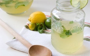 Thanh lọc cơ thể bằng nước chanh: Dấu hỏi về tác dụng