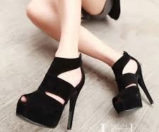 Nga sẽ cấm giày cao gót vì lý do sức khỏe?