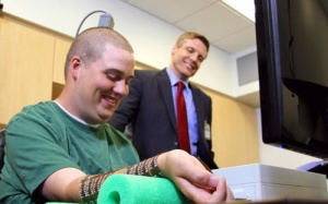 Cỗ máy giúp người bị liệt cử động