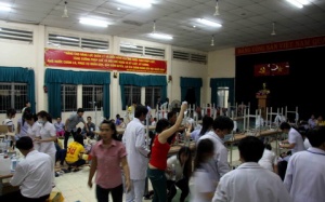 Hàng trăm công nhân nhập viện vì ngộ độc trong đêm