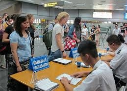 Áp dụng tờ khai y tế khi nhập cảnh tại sân bay
