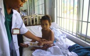 Nối thành công bàn tay bé trai bị chú chém lìa