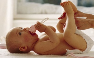 Số lượng trẻ hăm tã tăng mạnh trong mùa mưa