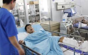 Chân trái đứt lìa 1/3 được ghép nối thành công