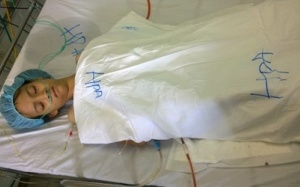 Cứu sống bé gái có khối u lạ nặng hơn 5kg