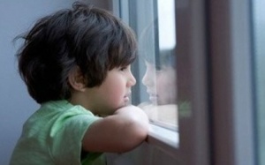 cha mẹ có thể tự kiểm tra nguy cơ tự kỷ ở trẻ