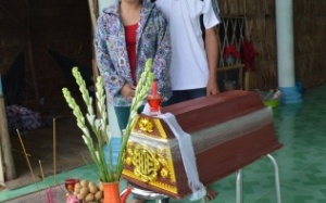 Vụ tử vong sau tiêm Quinvaxem: Người nhà phản ứng dữ dội với cán bộ Trạm y tế