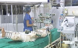 Vụ máy bay rơi: tháo khớp gối hoại tử để cứu chiến sĩ