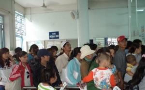 Xác minh thông tin bệnh nhân “xếp hàng khám bệnh như mua vé tàu tết”