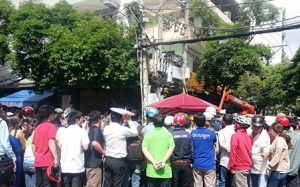 TP.HCM: Cấp cứu nhân viên điện bị điện giật ngay giữa ngã tư