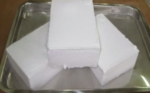 Cẩn trọng khi sử dụng đá 'nửa ngày không tan'