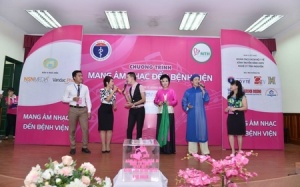 'Mang âm nhạc đến bệnh viện' : Xua tan mưa bão