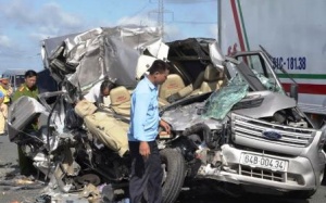 Tai nạn kinh hoàng làm 4 người chết: Tài xế ngủ gật!