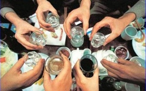 Cấm rượu bia sau 22h có  thể không khả thi