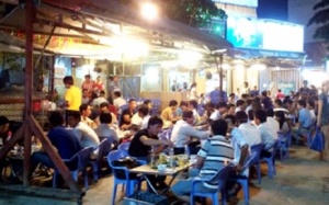 Cấm bán rượu bia sau 22h: Có khả thi?