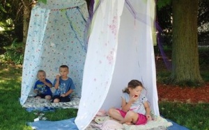 Bố khéo tay 'chế' đồ chơi cho con