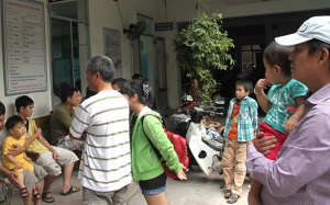 200 trẻ tại Đà Nẵng đi chích ngừa viêm não Nhật Bản B mỗi ngày