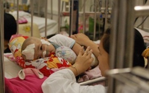 TP.HCM: Quá tải bệnh viện vì trẻ mắc bệnh hô hấp