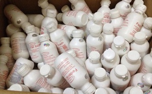 Kem... kích trắng da: Trắng da, đen mạng