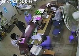 Bắt khẩn cấp đối tượng hành hung các bác sỹ tại bệnh viện Bạch Mai
