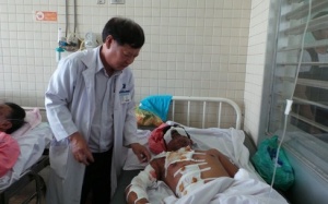 TP.HCM: 2 anh em gặp tai nạn do đánh cá bằng thuốc nổ