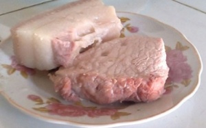 Luộc thịt mãi không chín vì nguồn 'nước sạch' gần nghĩa trang?