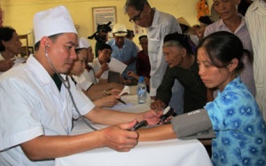 Khám, phát thuốc miễn phí 1.200 đối tượng