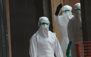 Tự bảo vệ khỏi căn bệnh chết người Ebola